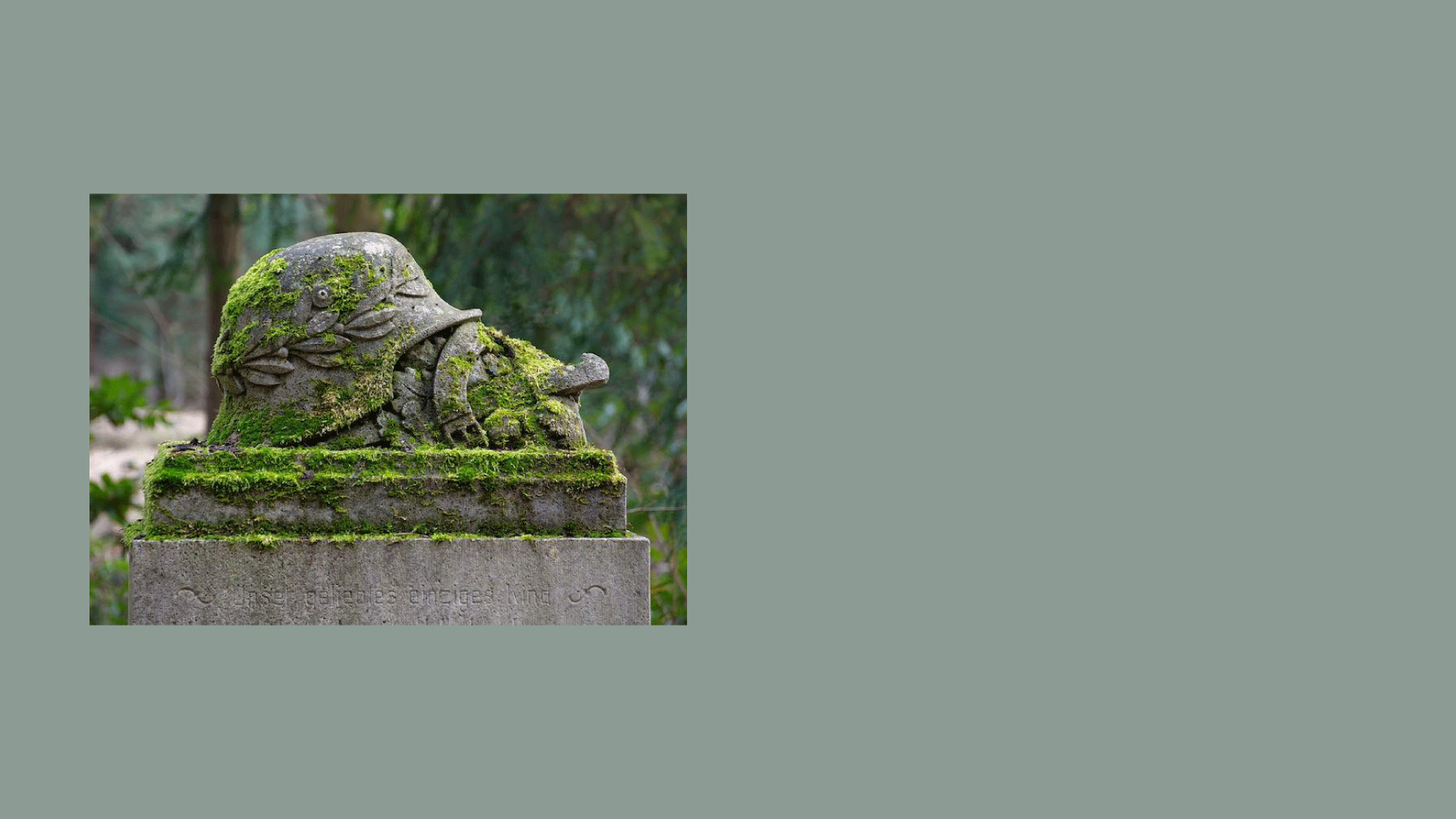 Grabstein von unbekannten Opfern vom Ende des Zweiten Weltkriegs auf dem Wilmersdorfer Waldfriedhof in Stahnsdorf. (Foto: AdobeStock/Von Stephan Laude)