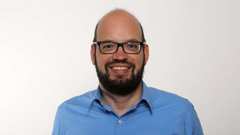 Philipp David Pries ist Leiter des Datenjournalismus-Teams bei Ippen.Media.