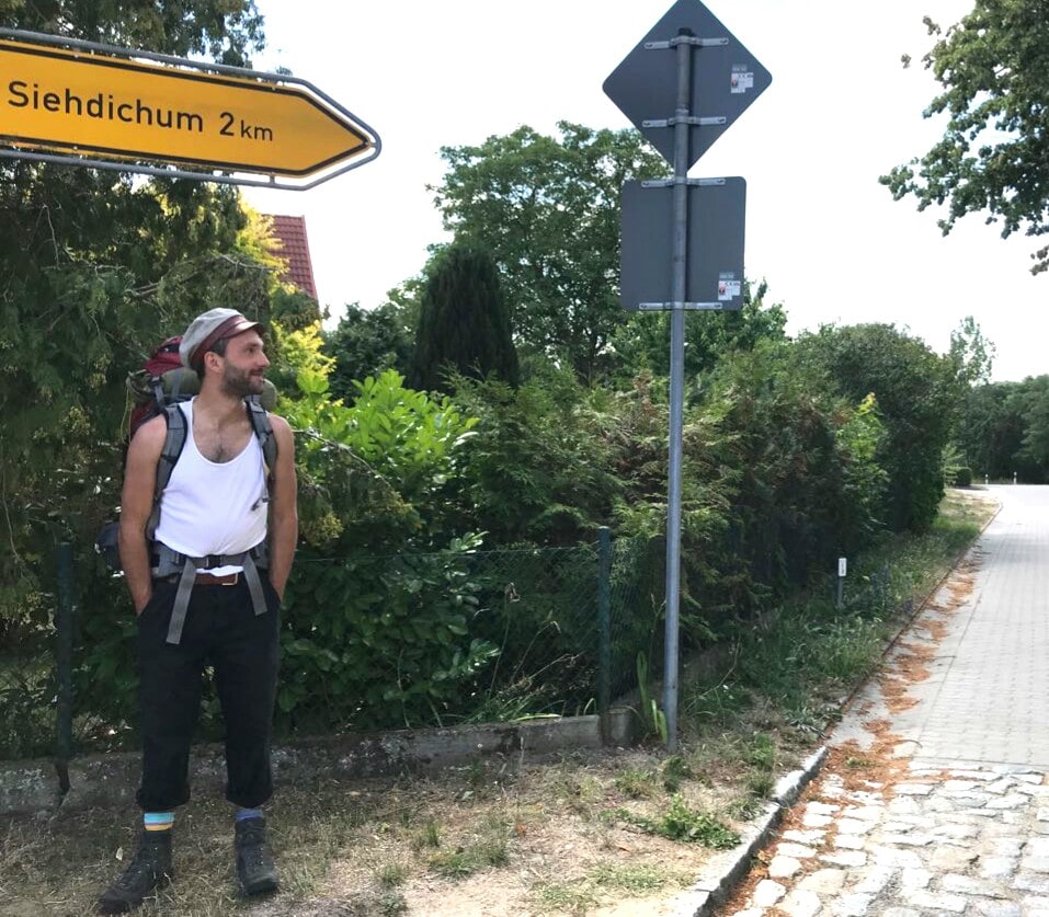 Journalist Paul Hildebrandt will das Lokale besser kennenlernen. Dafür zieht er von Ort zu Ort. (Foto: Sammlung Hildebrandt)