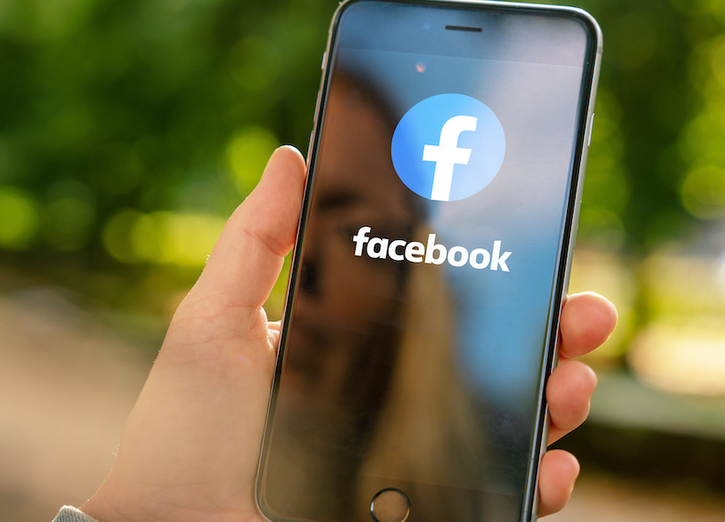 Daniel Fiene stellt Facebook auf den Prüfstand. (Foto: AdobeStock/AA+W)