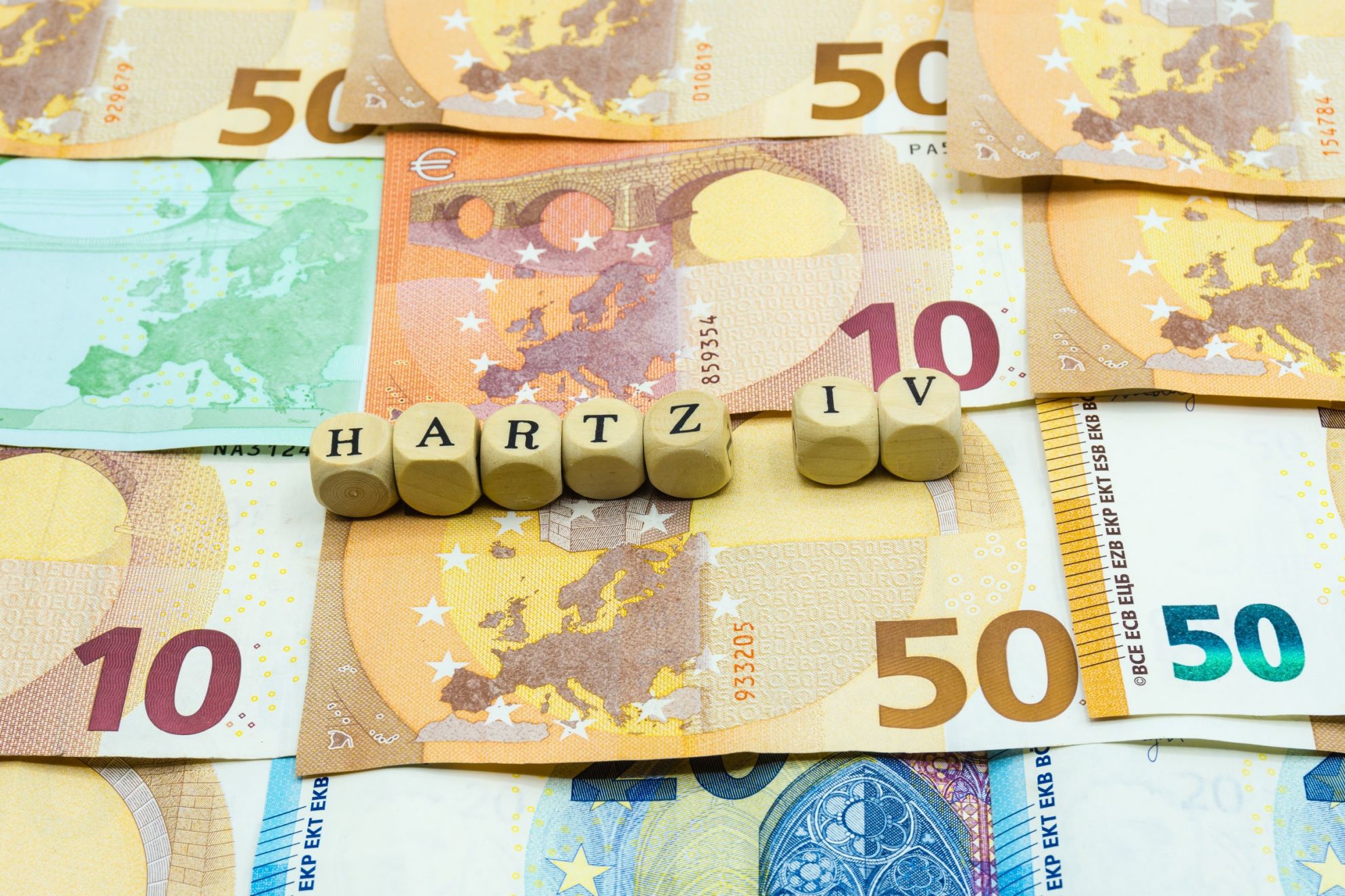 Der Arbeitsminister stellt mehr Geld für Hartz-IV-Empfänger in Aussicht. (Foto: fotolia/pusteflower9024)