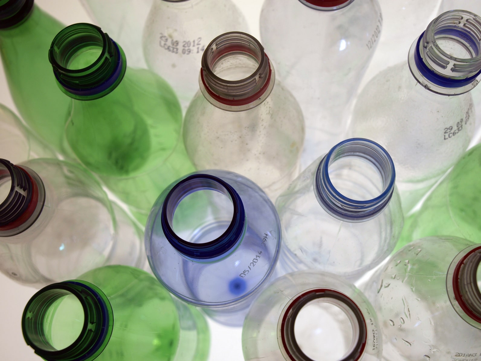 Leere Plastikflaschen – die Bundesumweltministerin will diese künftig vermeiden. (Foto: Fotolia/Alterfalter)