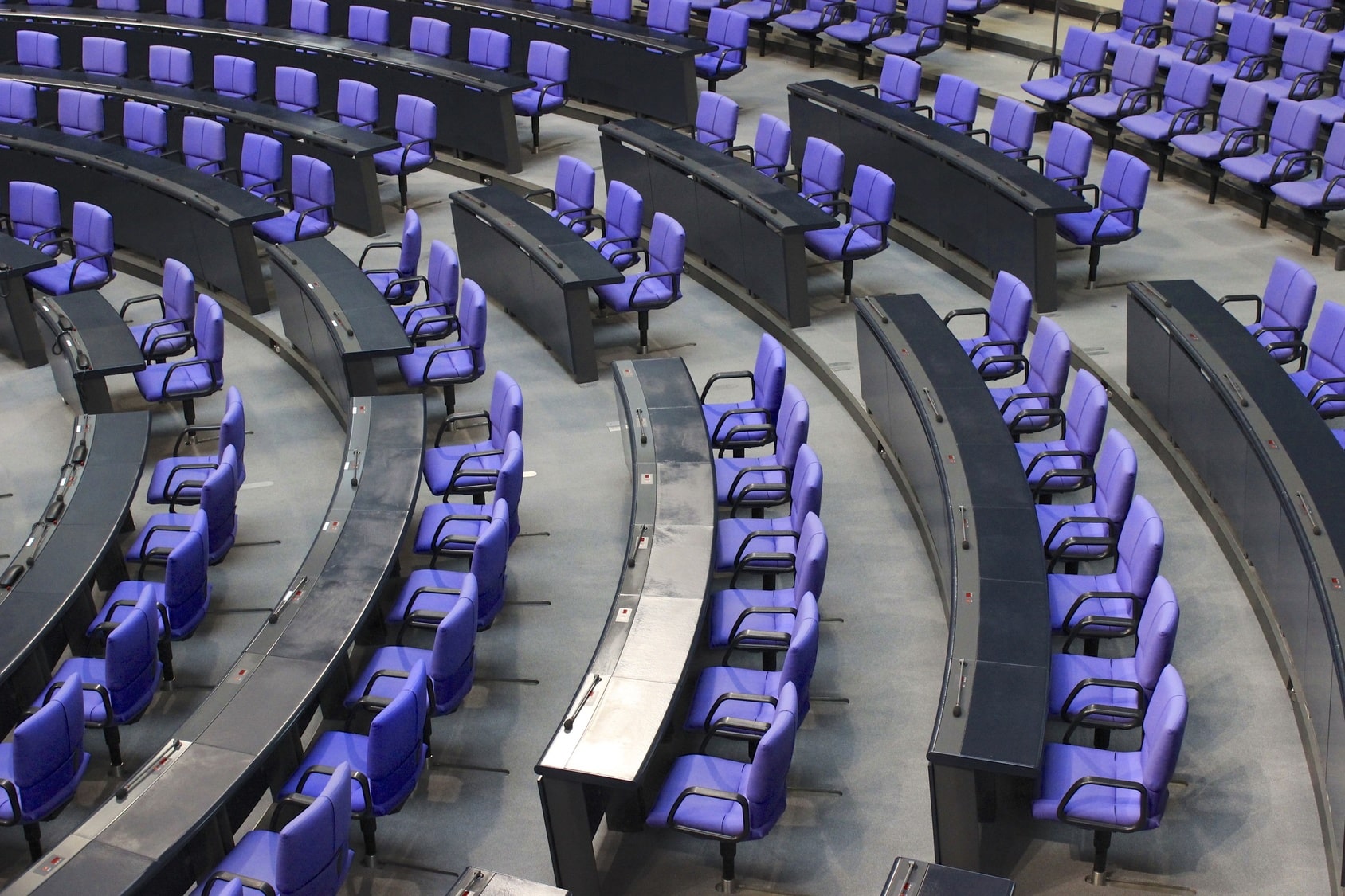 Der Frauenanteil im Parlament soll steigen. (Foto:Fotolia/mdaake)