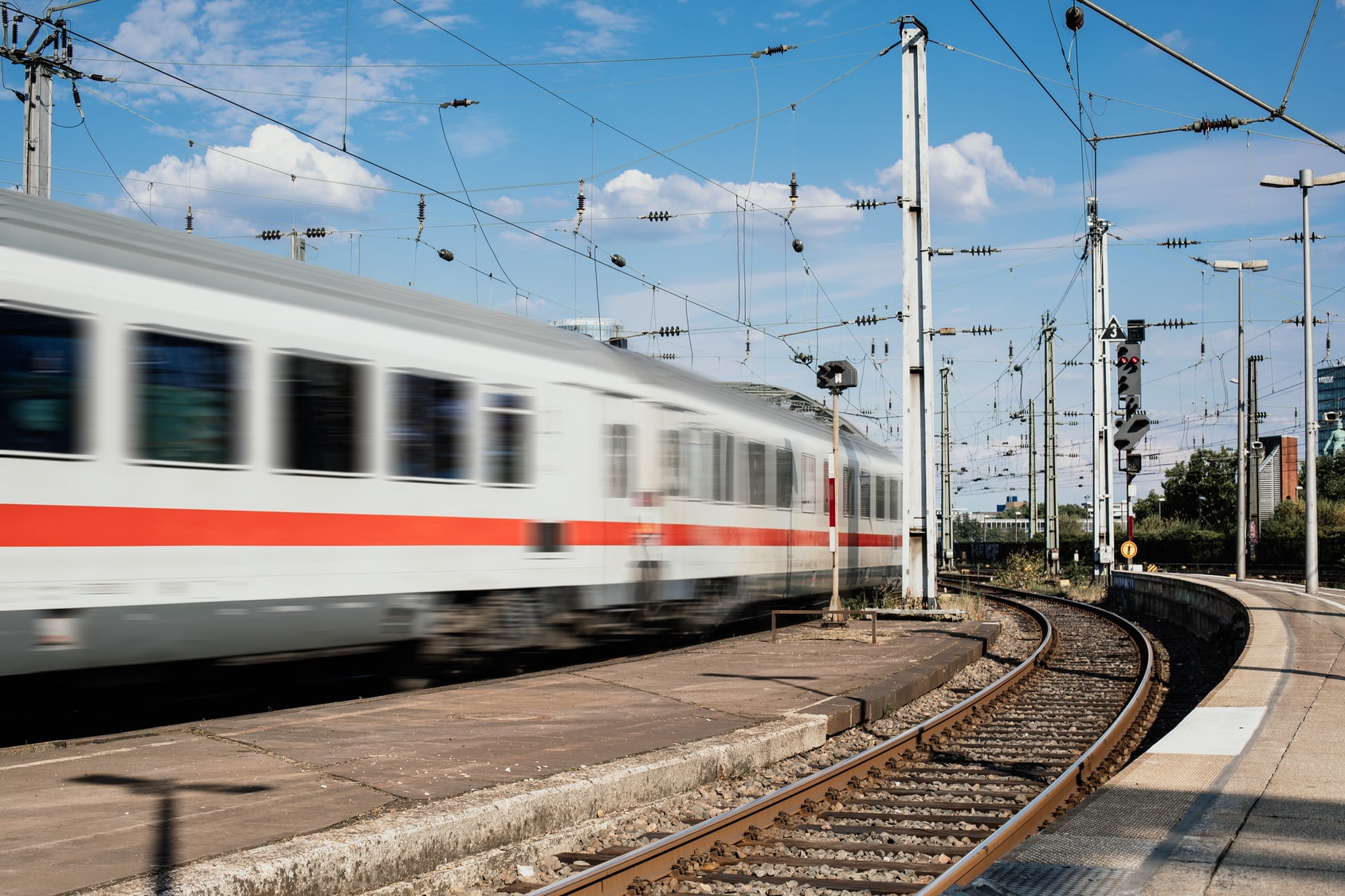 Nur wenige bis gar keine Züge rollten am Montag wegen eines Streiks. (Foto: Fotolia/MKS)