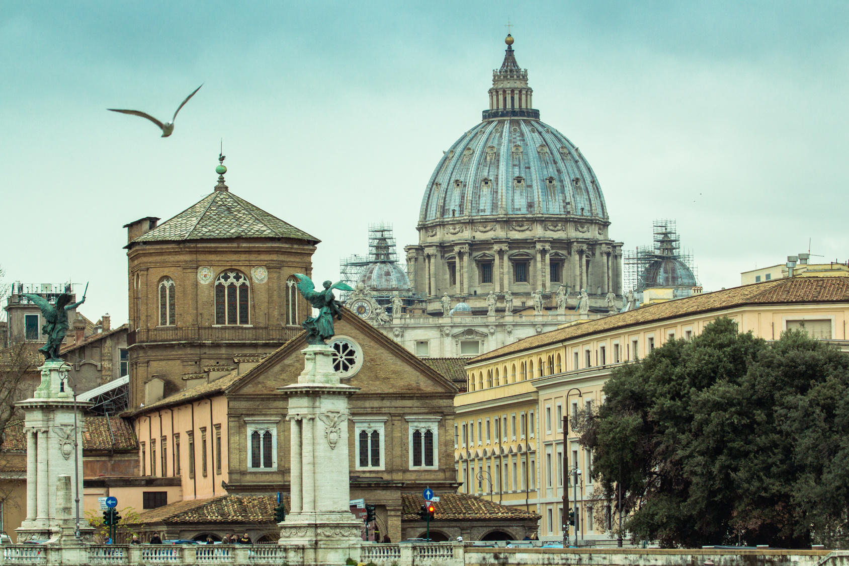 Wegen sexuellen Missbrauchs von Minderjährigen ist der ehemalige Finanzchef des Vatikans zu sechs Jahren Haft verurteilt worden.. (Foto: Fotolia/Alice_D)