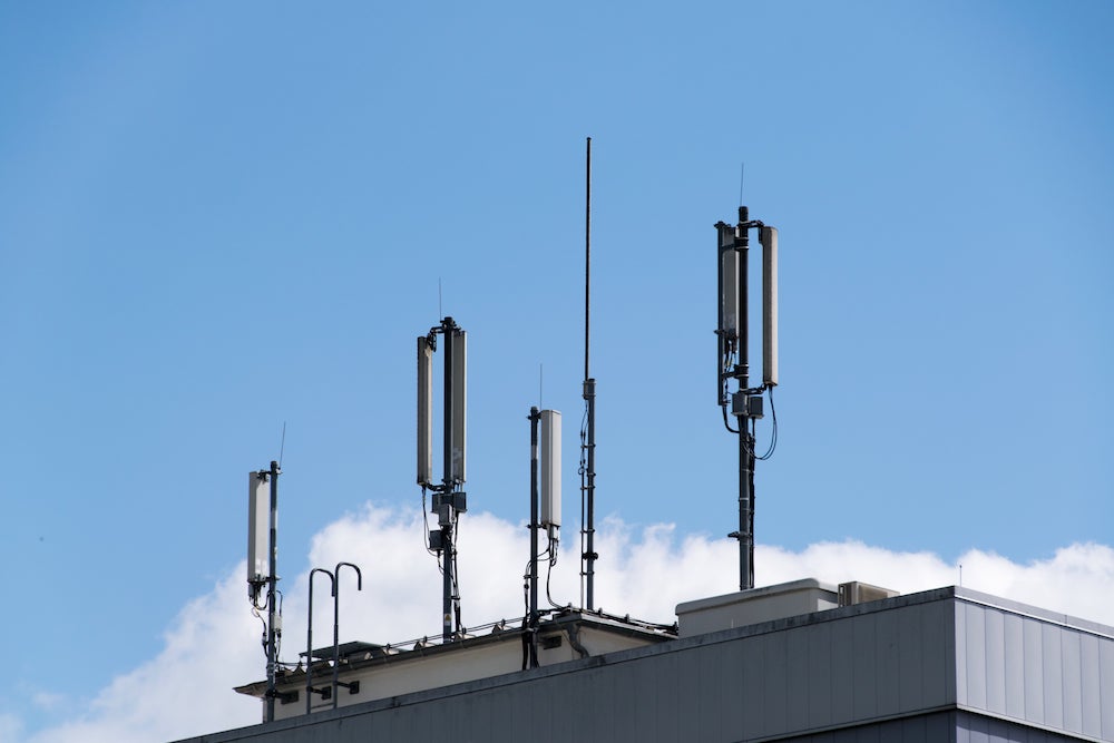 In Deutschland gibt es viele weiße Flecken beim Mobilfunk. (Foto: AdobeStock/Severin Lonka)