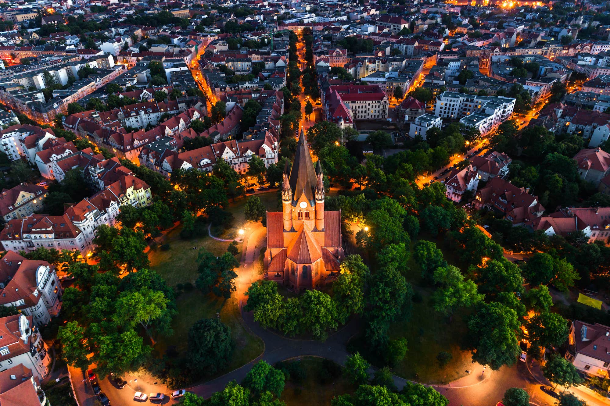 Im Paulusviertel in Halle stürmte der Täter offenbar einen Döner-Imbiss und tötete Menschen. (Foto: Fotolia/kiono)