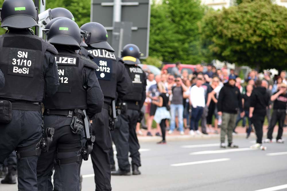 Die Polizei hatte viel zu tun am letzten Wochenende in Berlin (Symbolfoto: AdobeStock/thauwald-pictures)