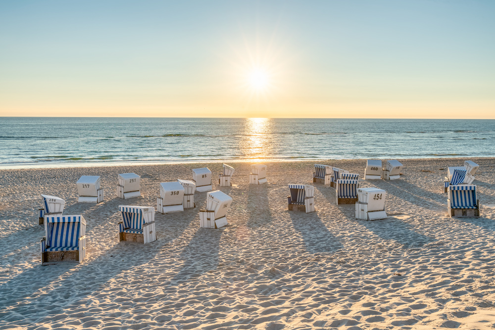 Urlaub auf Sylt? Dieses Jahr könnte es auf Urlaub im eigenen Land hinauslaufen. (Foto: AdobeStock/eyetronic)