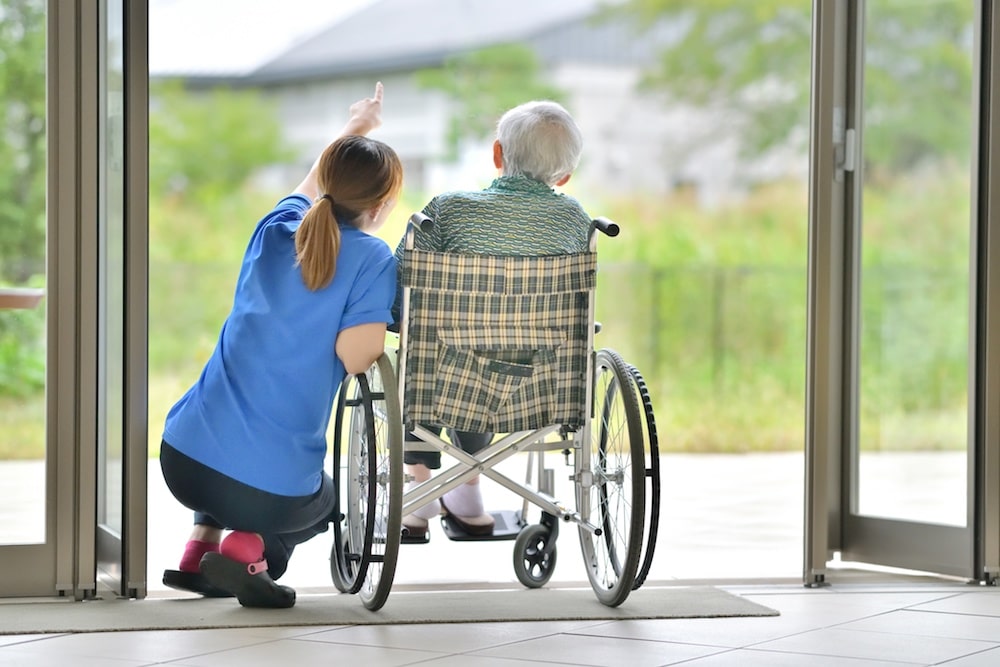 In der Pflege arbeiten laut Bundesagentur für Arbeit rund 1,7 Millionen Menschen. (Symbolfoto: AdobeStock/godfather)