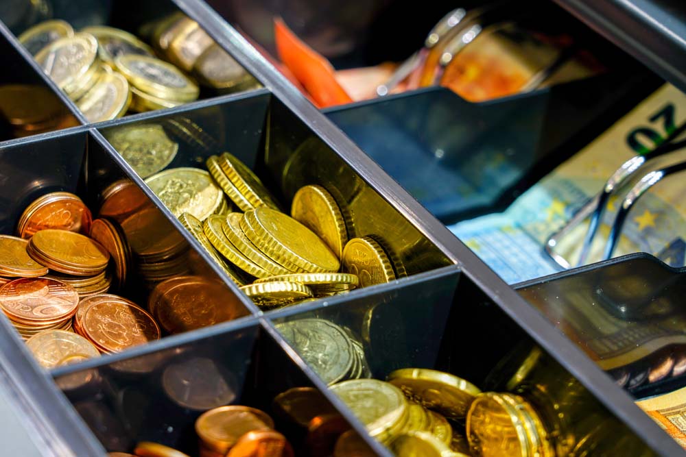 Noch ist Bargeld in der Kasse. (Foto: AdobeStock/Zigmunds)