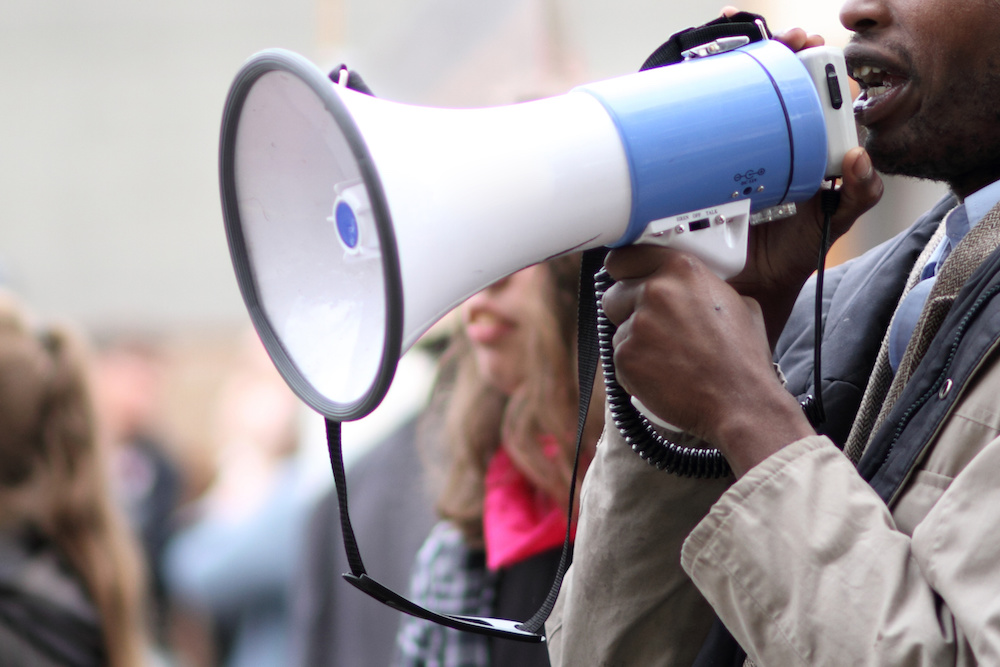 Am Wochenende wurde in vielen Städten protestiert. (Foto: AdobeStock/Peter Kim)