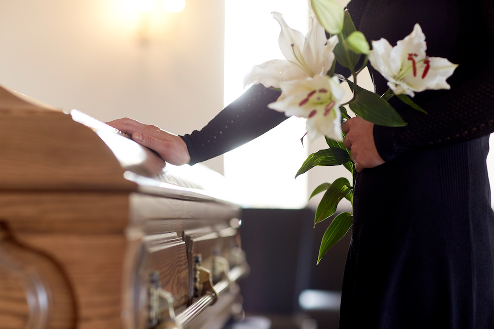 Beerdigungen während der Corona-Zeit sind schwierig. (Foto: AdobeStock/Syda Productions)