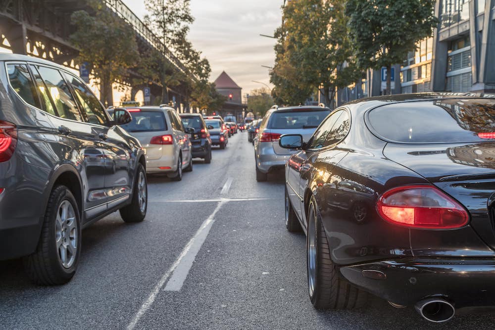 Die Deutschen und ihr Auto: In der Corona-Krise wird diese Verbindung noch einmal deutlich. (Foto: AdobeStock/Kara)