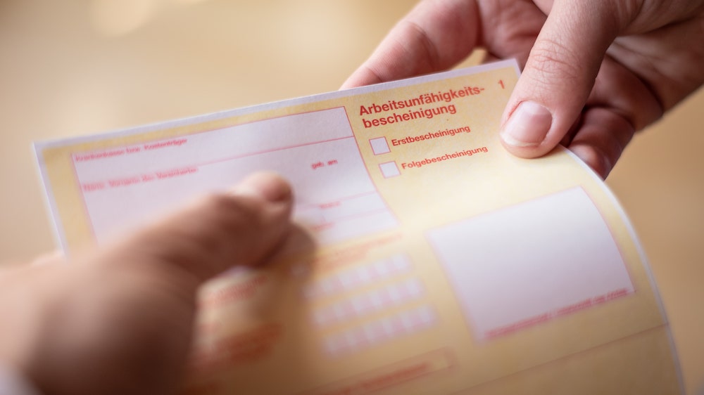 Mitten in der Corona-Pandemie ist der Krankenstand unter den Beschäftigten auf ein Rekordtief gesunken. (Symbolfoto: AdobeStock/mpix-foto)