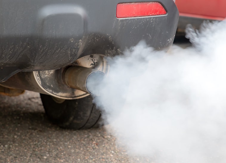 Luftverschmutzung durch Feinstaub, Stickstoffdioxid und bodennahes Ozon ist nach EEA-Angaben die größte von der Umwelt ausgehende Gefahr für die Gesundheit. (Foto: AdobeStock/madscinbca)