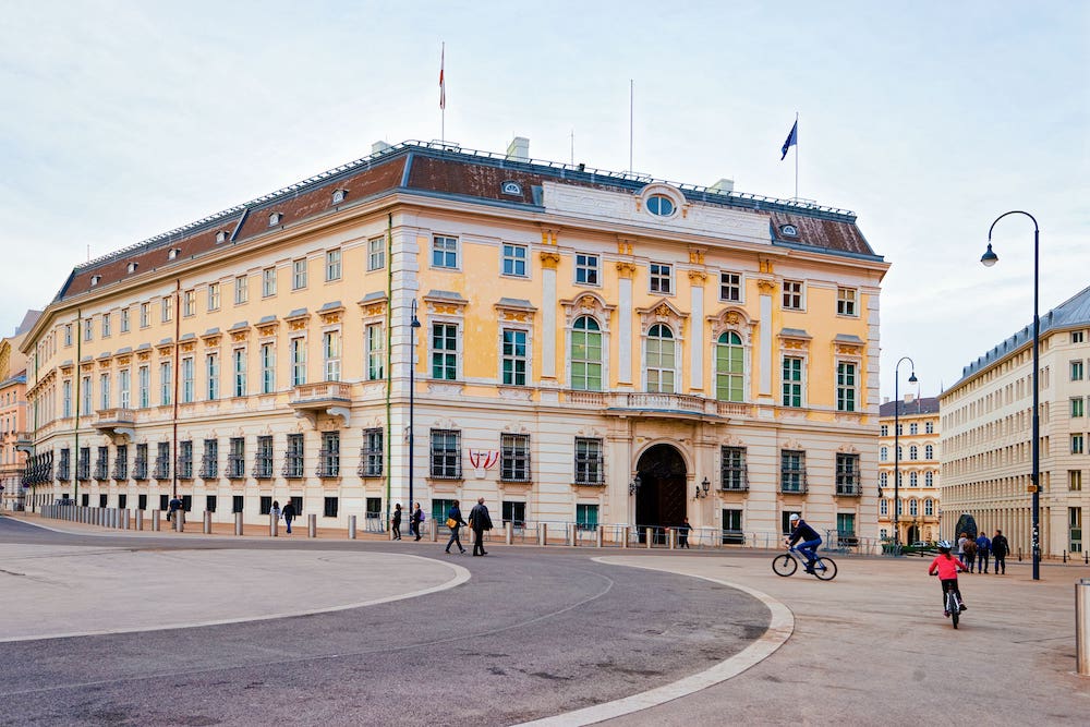 Das Bundeskanzleramt in Wien ist wieder besetzt. (Symbolfoto: AdobeStock/Roman Babakin)