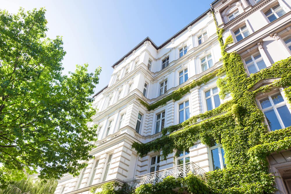 Der Immobilienmarkt in den Großstädten ist fast leergekauft. (Symbolfoto: AdobeStock/ Tiberius Gracchus)