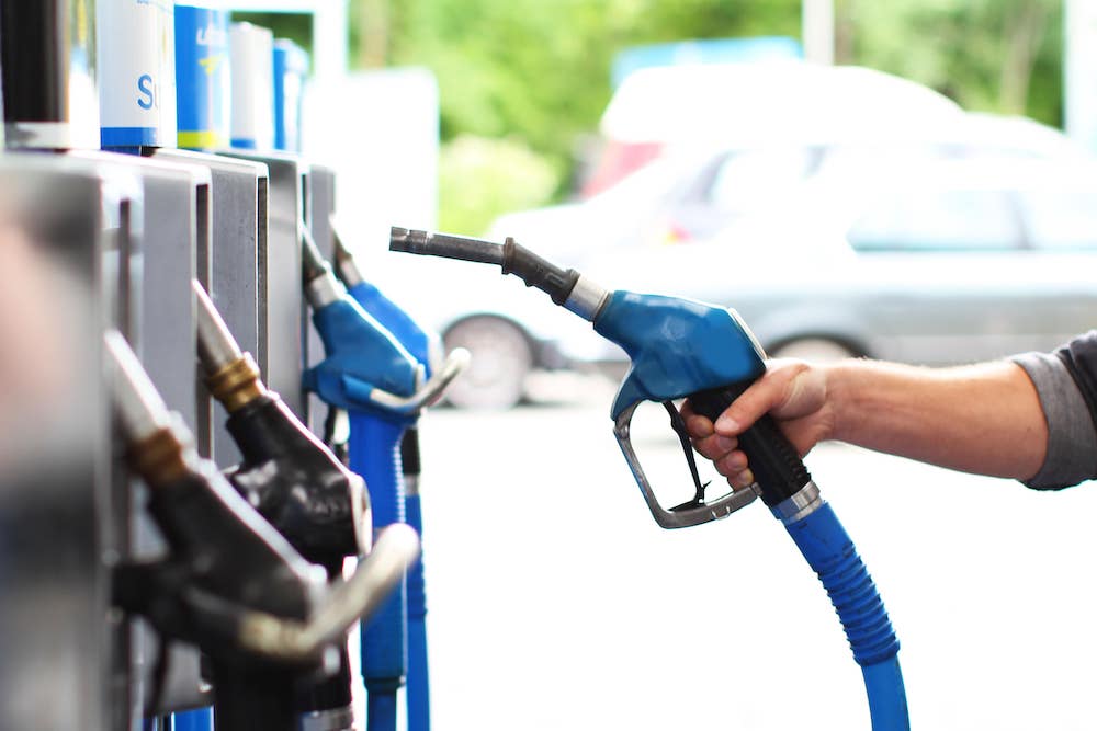 Die Preise für Super, Super Plus und Diesel liegen vielen Tankstellen deutlich über 2,20 Euro. (Foto: AdobeStock/mikemobil2014)