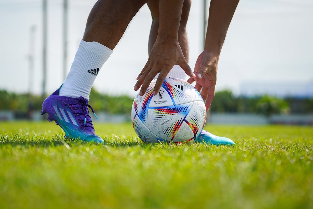 Der katarische WM-Botschafter Khalid Salman habe Probleme damit, wenn Kinder Schwule sähen. Denn diese würden dann etwas lernen, was nicht gut sei. In seinen Augen ist Schwulsein „haram“ und verboten. (Foto: AdobeStock/Nattawit)