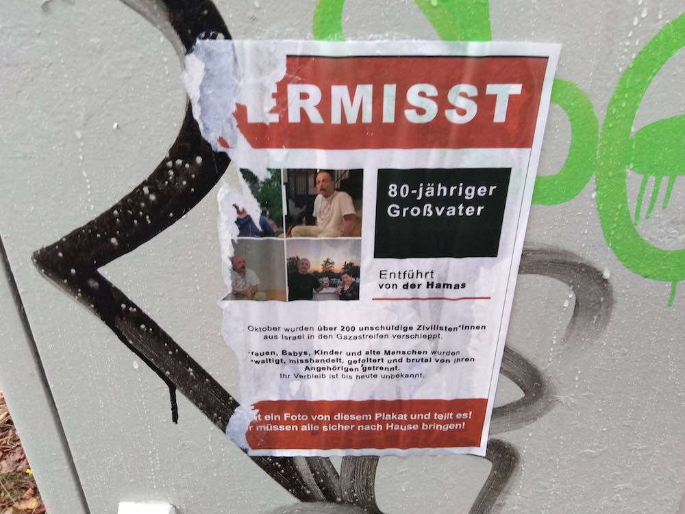 Zerfetztes Plakat in Berlin-Prenzlauer Berg (Foto: Stefan Wirner)