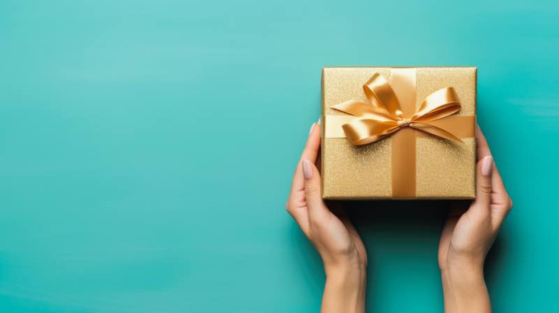 Könnte dieses Jahr weniger geben: Weihnachtsgeschenke. (Foto: AdobeStock/patcharin.inn))