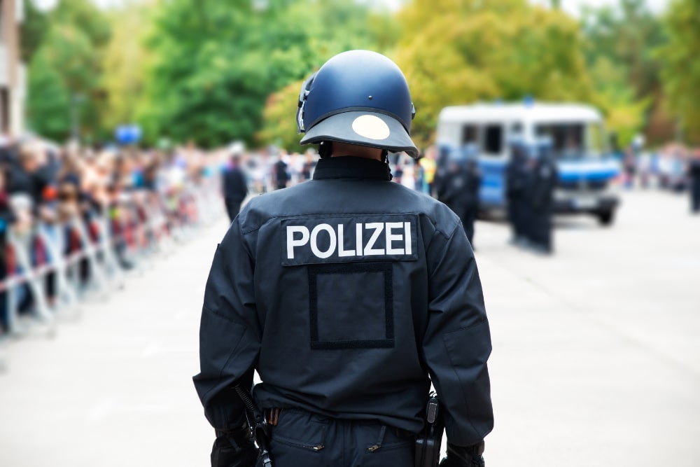 Ob Ausrüstung oder neue Gesetzesentwürfe: Immer wieder kritisieren Polizeigewerkschaften politische Entscheidungen. (Foto: AdobeStock/Andrey Popov)