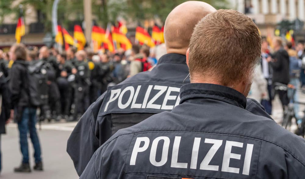 Die Neonazi-Gruppe „Hammerskins Deutschland“ ist ein Ableger einer Gruppierung aus den USA und existiert in Deutschland seit Anfang der 1990er Jahre. (Foto: AdobeStock/Animaflora PicsStock)