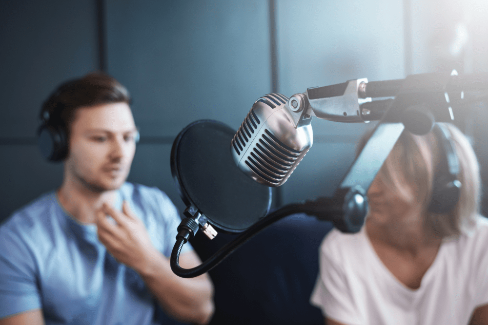 Podcasts erfreuen sich großer Beliebtheit im Lokalen (Foto: AdobeStock/blackday).