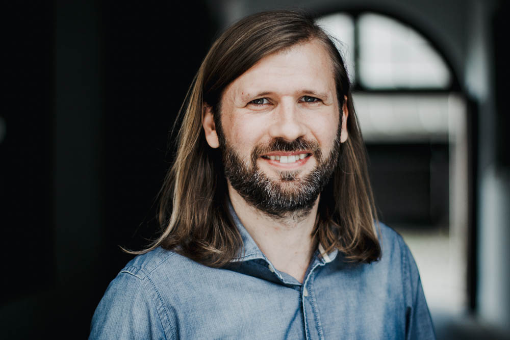 Sebastian Martin recherchiert über rechtsextreme Gruppen in der Region Bamberg. (Foto: Lea Schreiber)