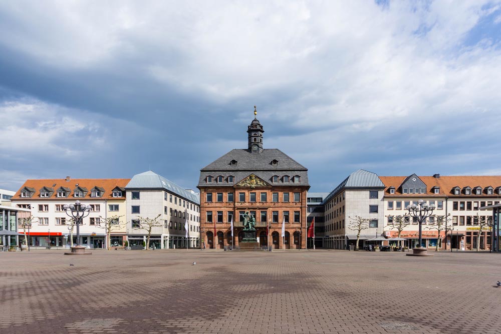 Der Marktplatz von Hanau (Foto: AdobeStock/oxie99)