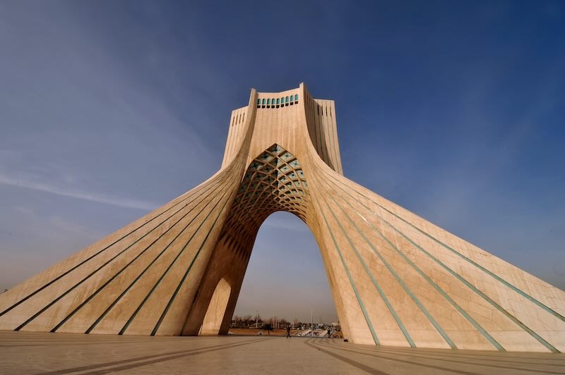 Der Azadi-Turm, auch Freiheitsturm, in Teheran, ist das Nationalsymbol des Irans. (Foto: AdobeStock/Dammer)