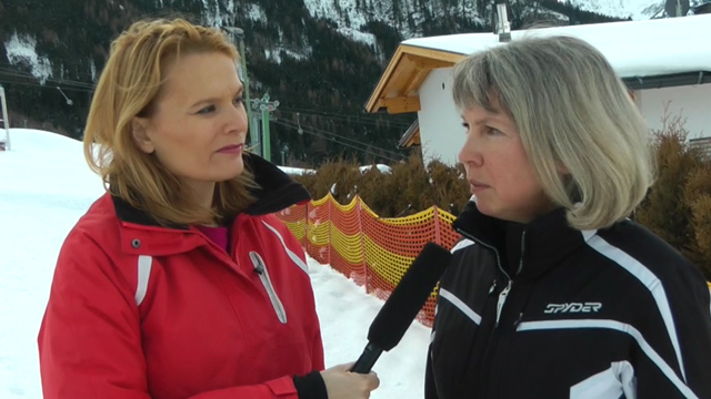 Johanna Rüdiger interviewt Katrin Saft im Schnee