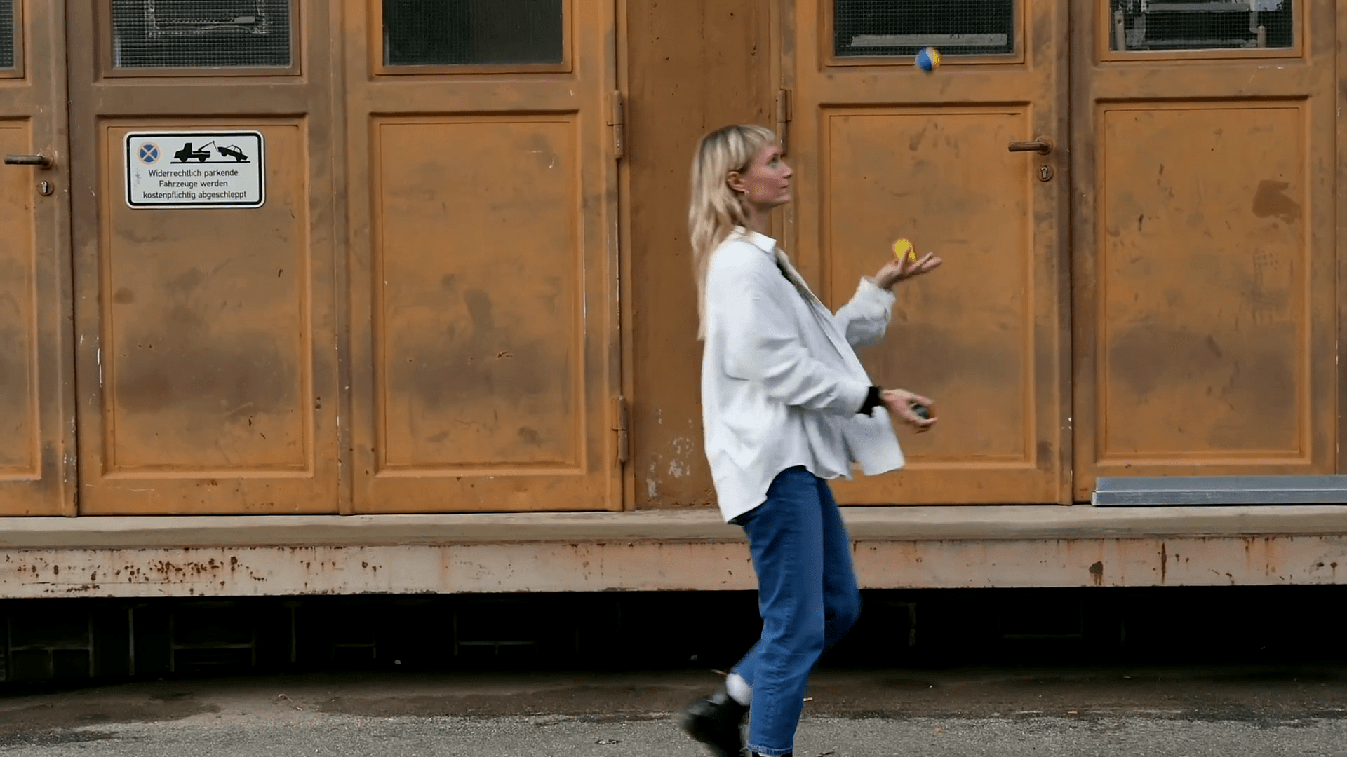 Katharina Dodel beim Jonglieren.